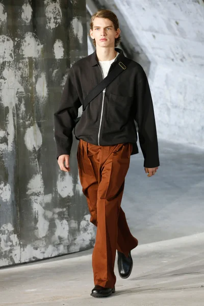 Look 30